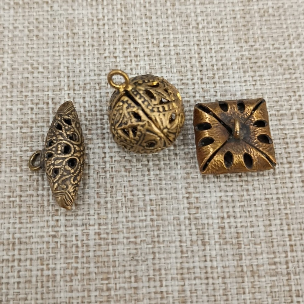 Antique Victorian Brass Button Cricket Cage Filigree Cut Steel Engraved Lot of 5 - Picture 12 of 15